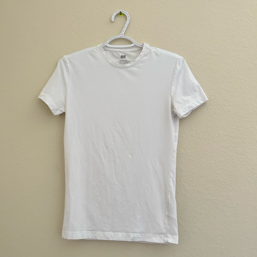 White Muscle Fit H&M. Size: S